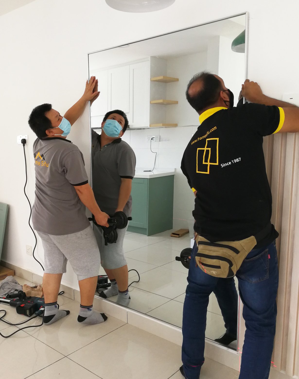 install aluminium frame mirror