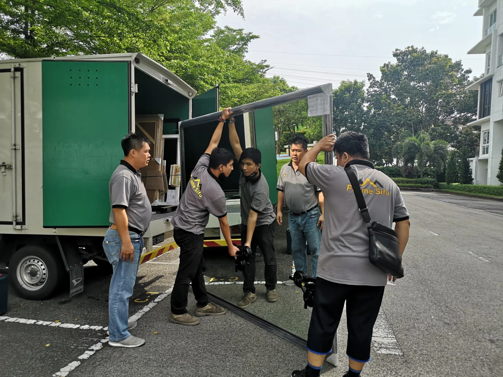 Mirror delivery service for homes in Malaysia Mirror delivery service for homes in Malaysia